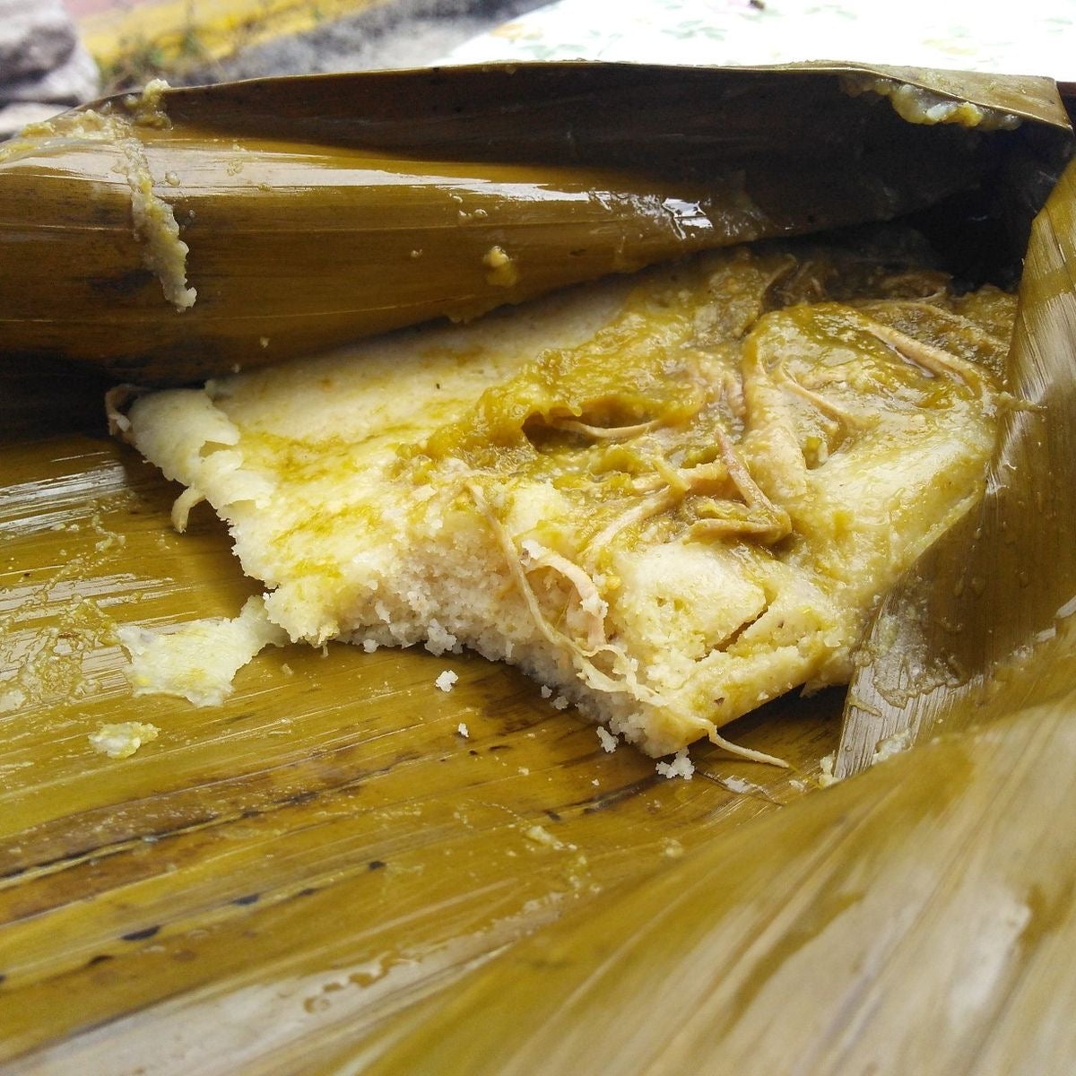 Tamales verdes de puerco en hoja de plátano
